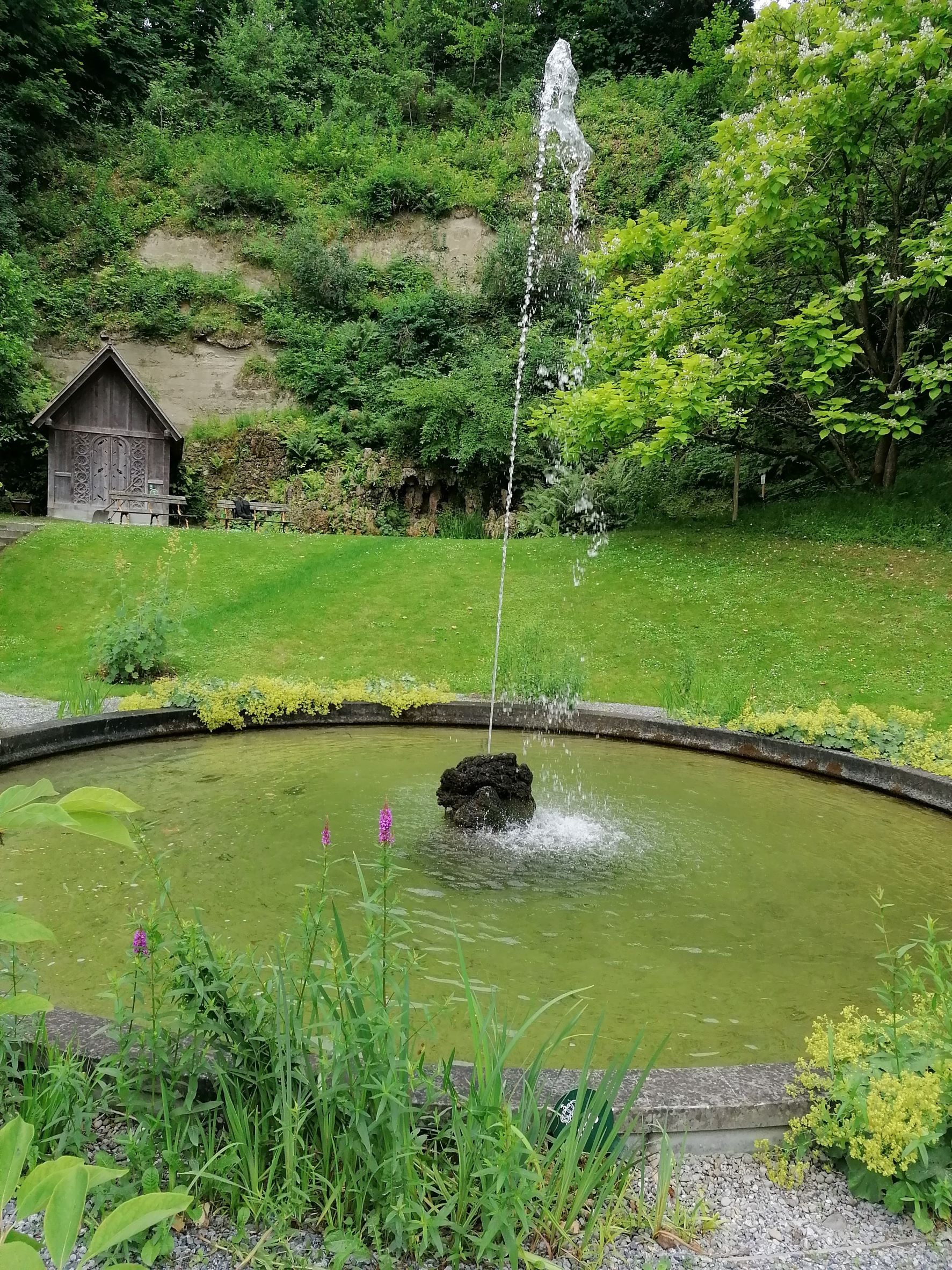 Arenenberg Garten mit Springbrunnen